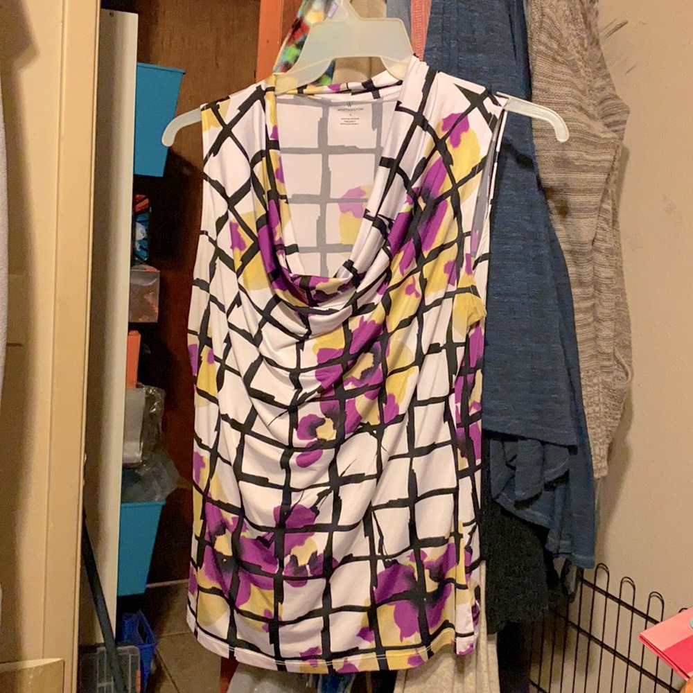 Sleeveless dress shirt with scooped neck